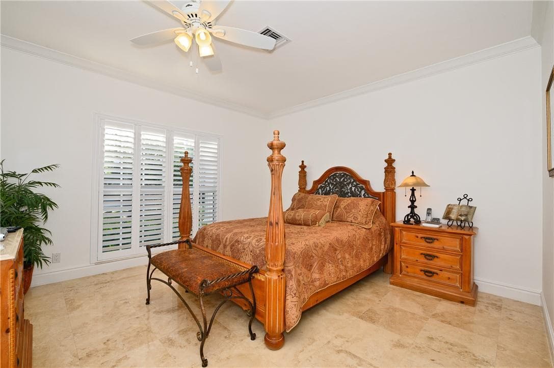 2 Compass Ln
