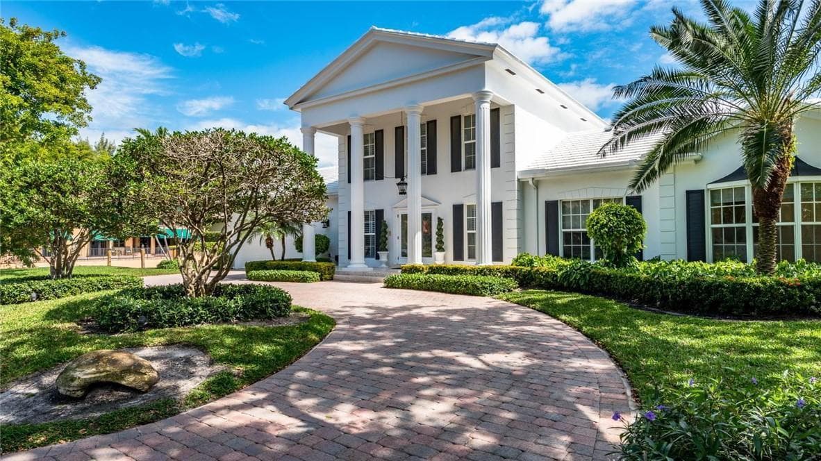 2 Compass Ln