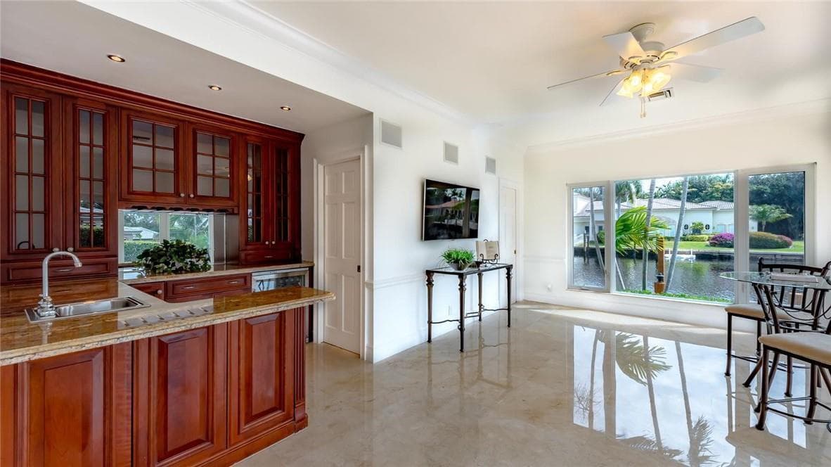 2 Compass Ln