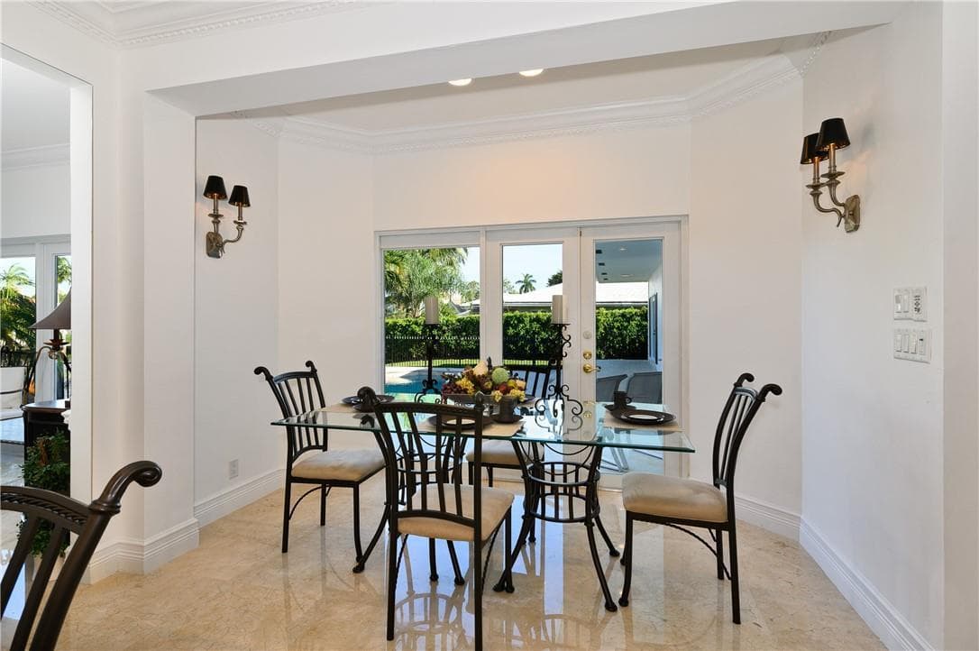 2 Compass Ln