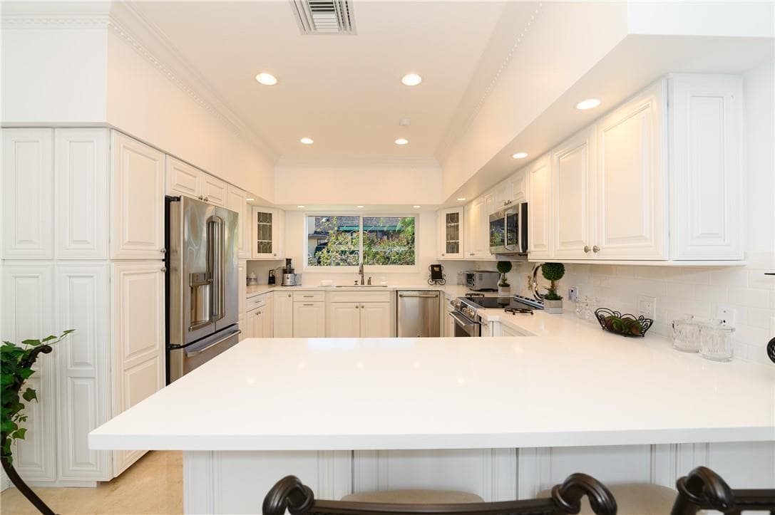 2 Compass Ln