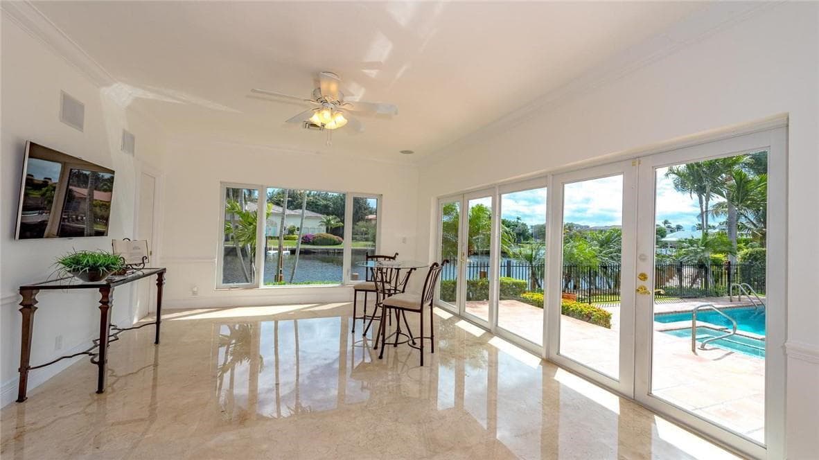 2 Compass Ln