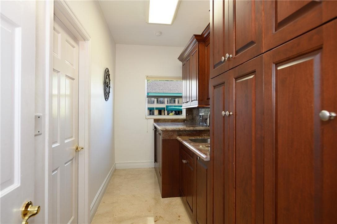 2 Compass Ln