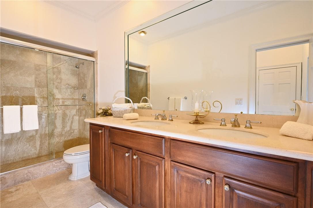 2 Compass Ln