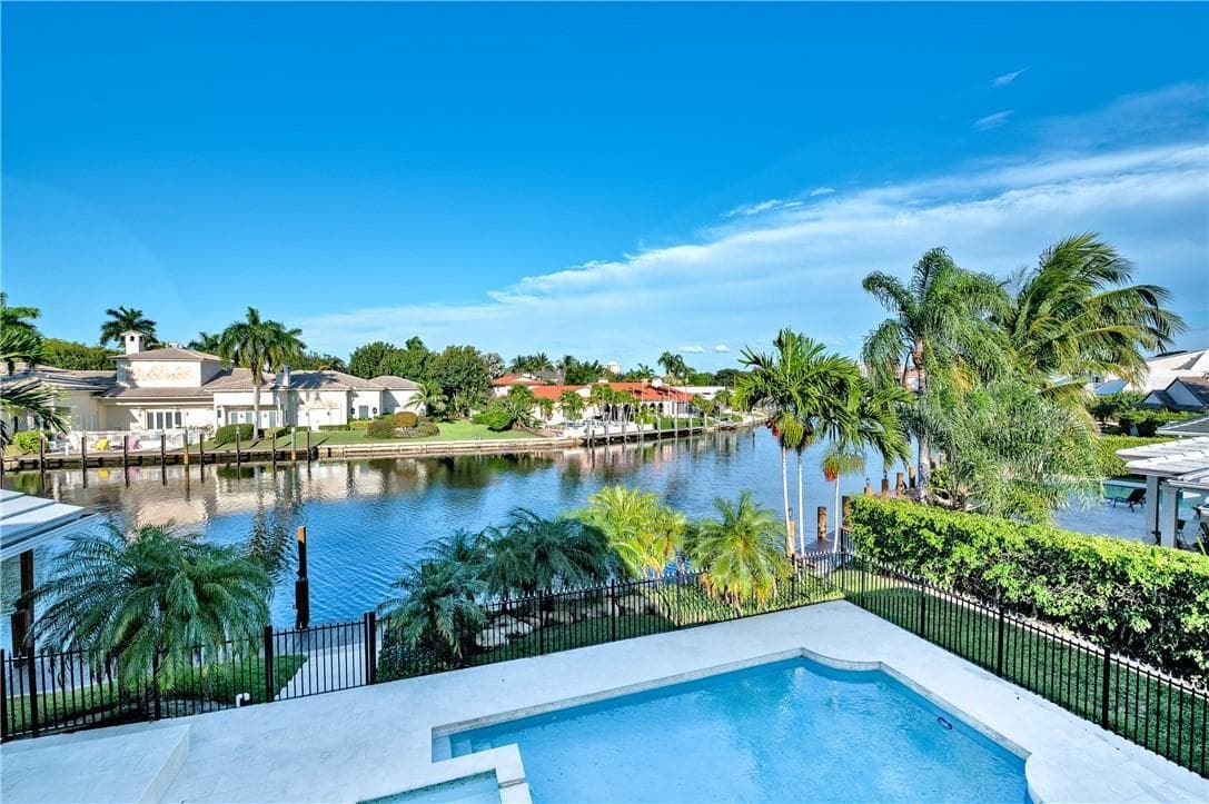2 Compass Ln