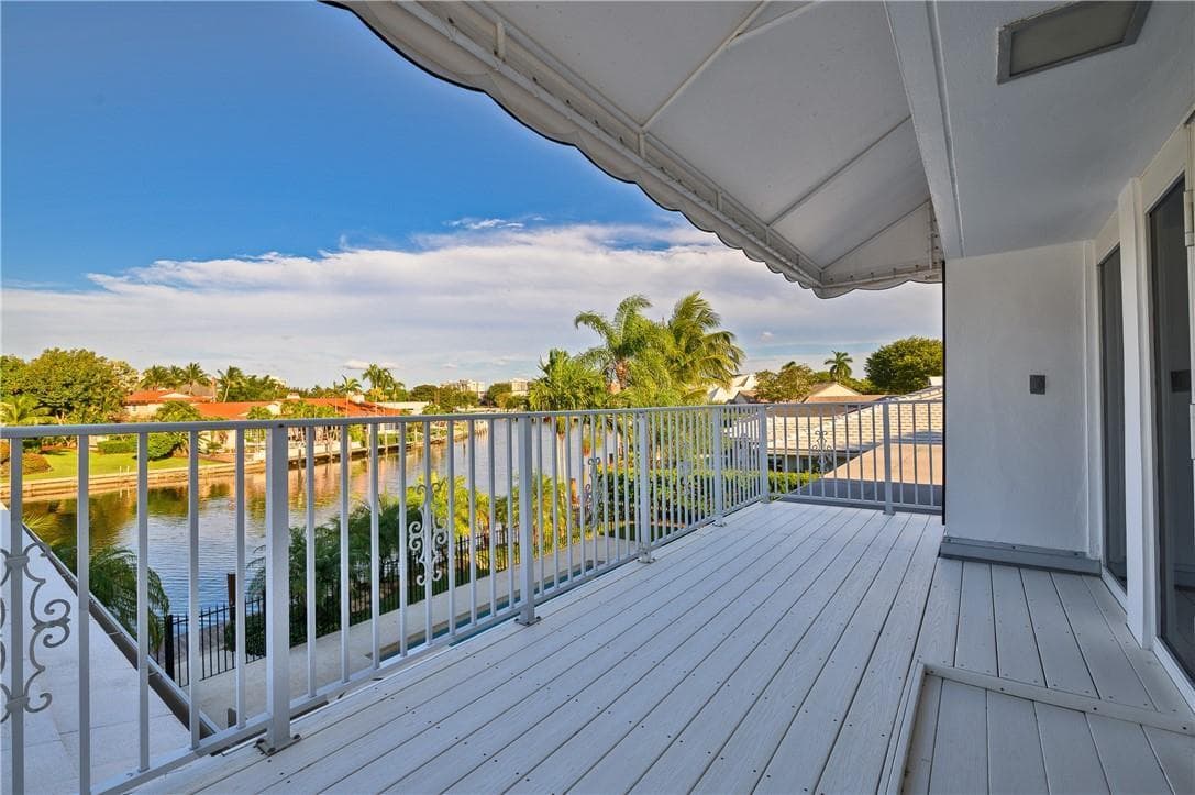 2 Compass Ln