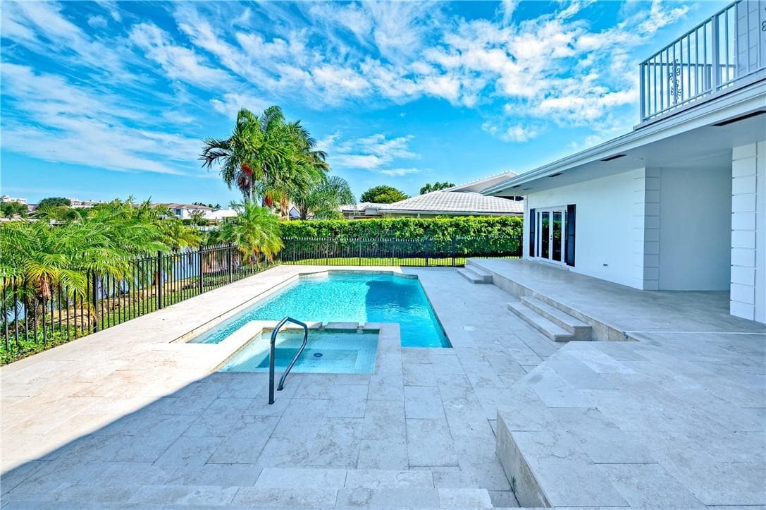 2 Compass Ln