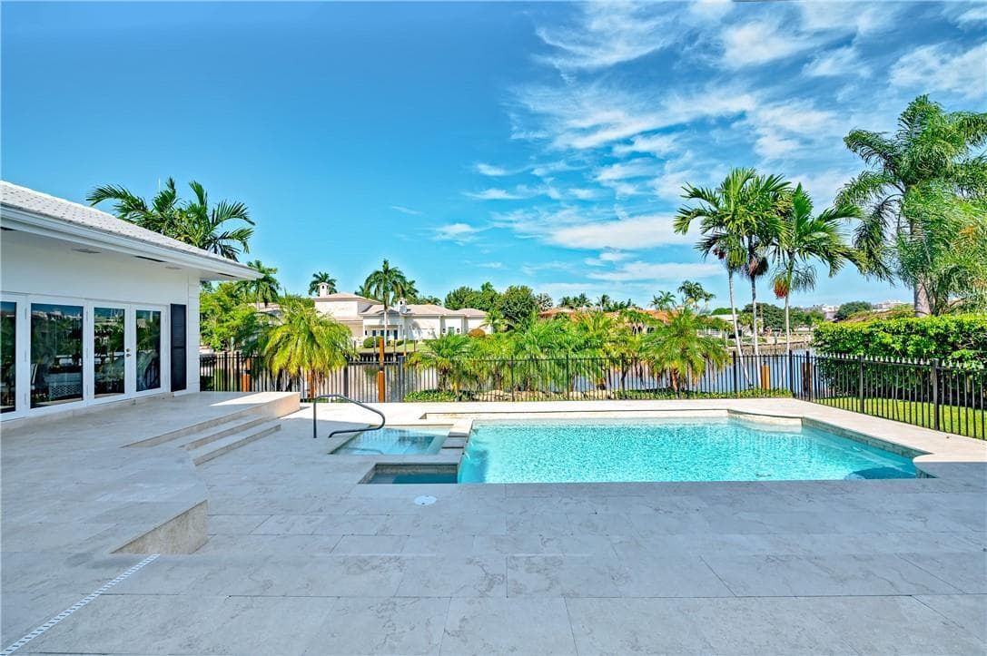 2 Compass Ln