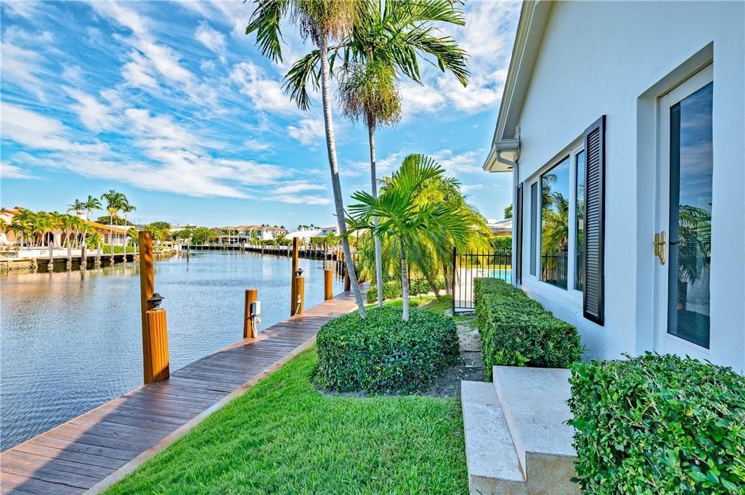 2 Compass Ln