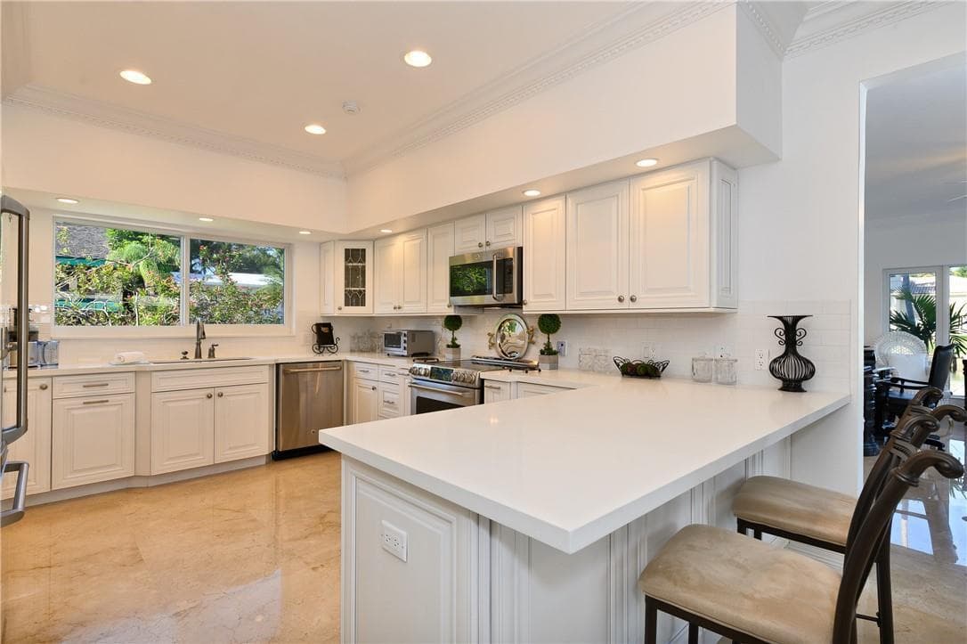 2 Compass Ln