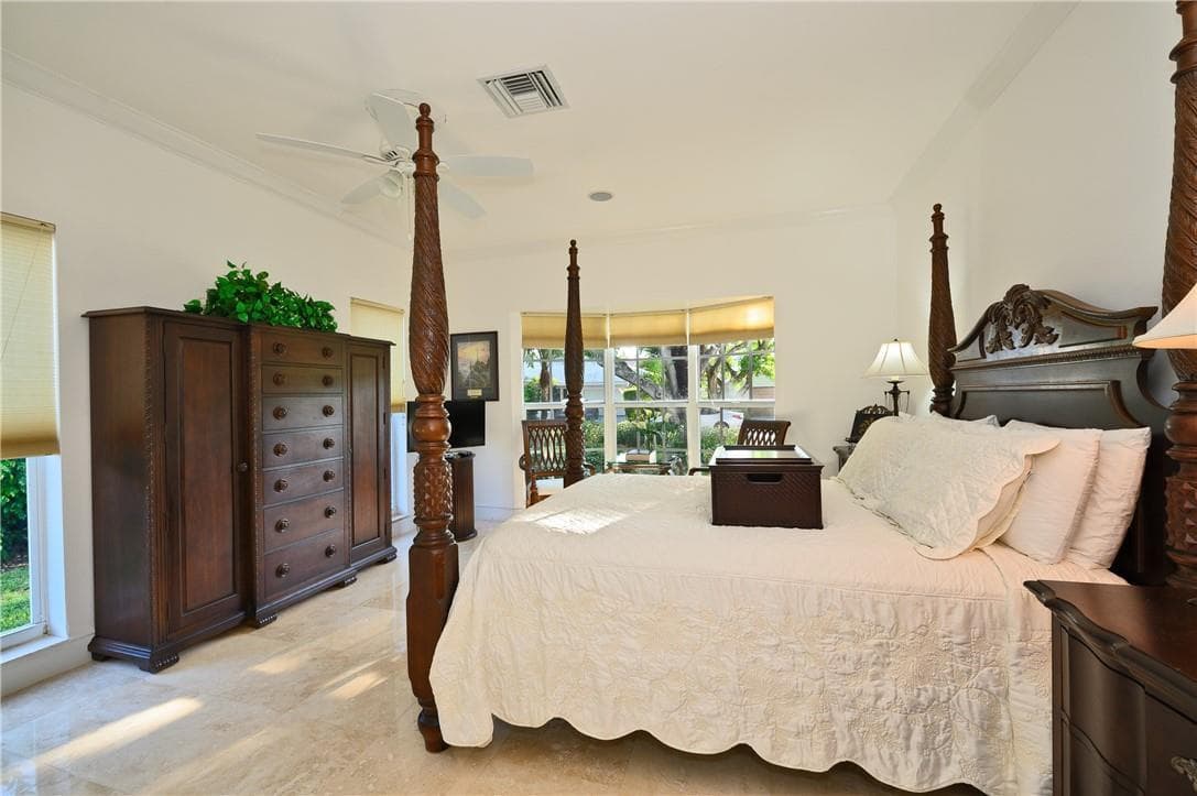 2 Compass Ln