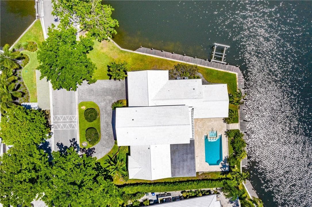 2 Compass Ln