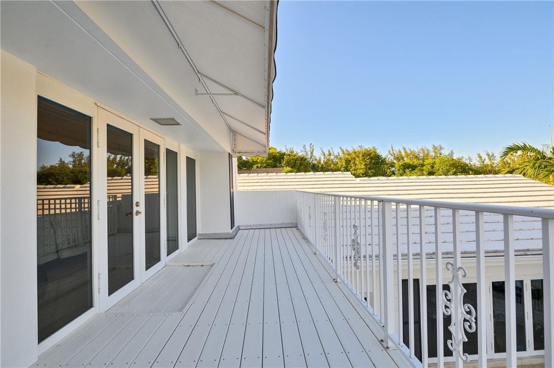 2 Compass Ln