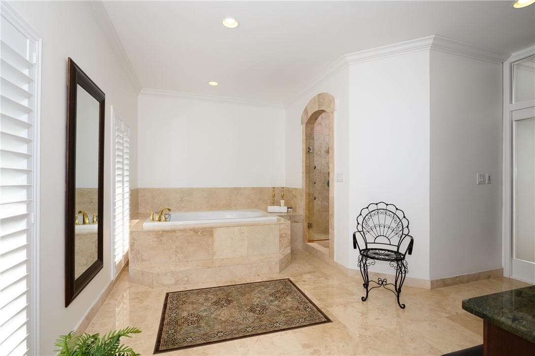 2 Compass Ln