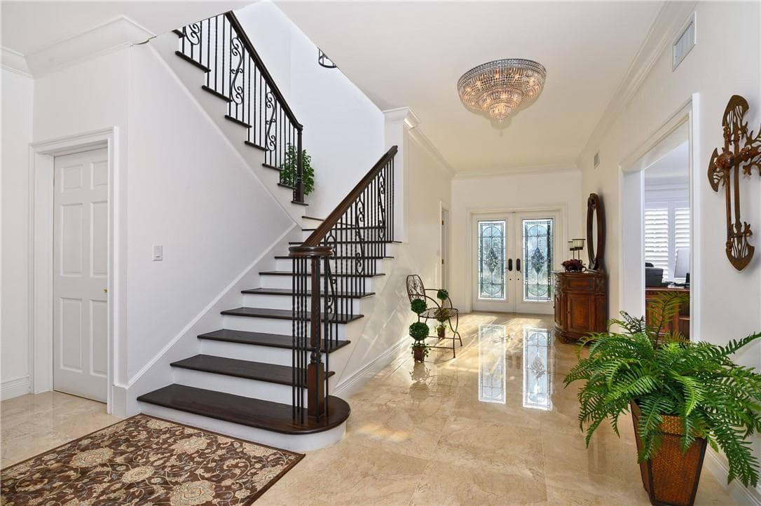 2 Compass Ln