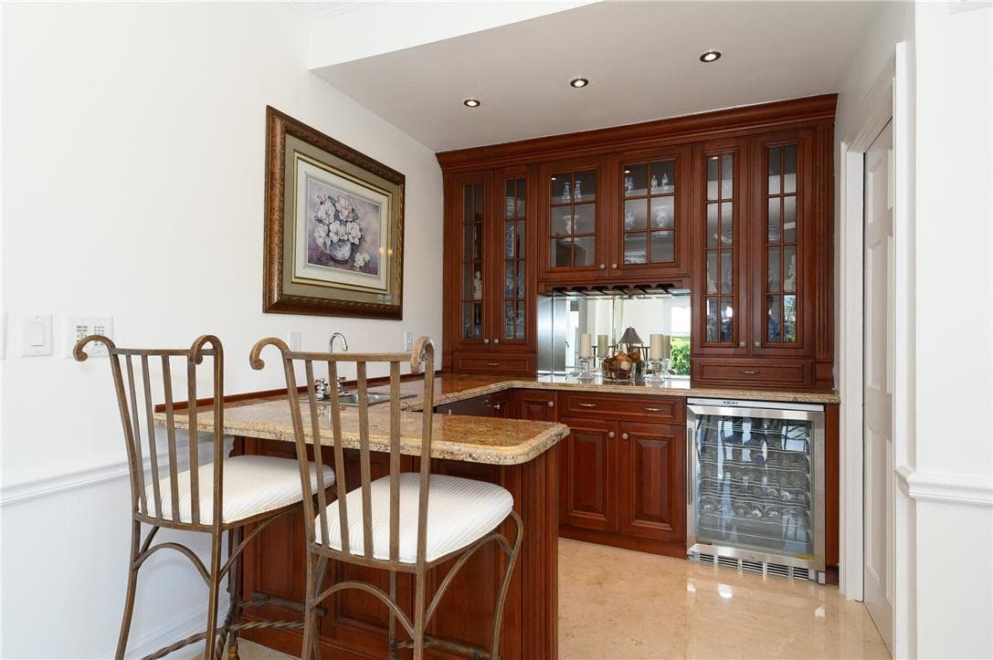 2 Compass Ln