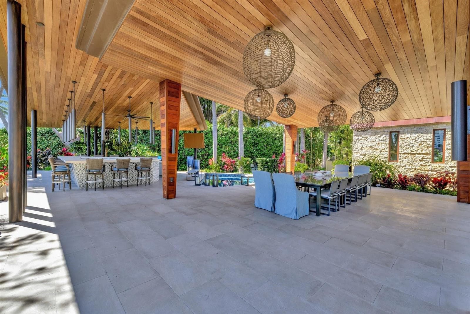 815 Idlewyld Dr
