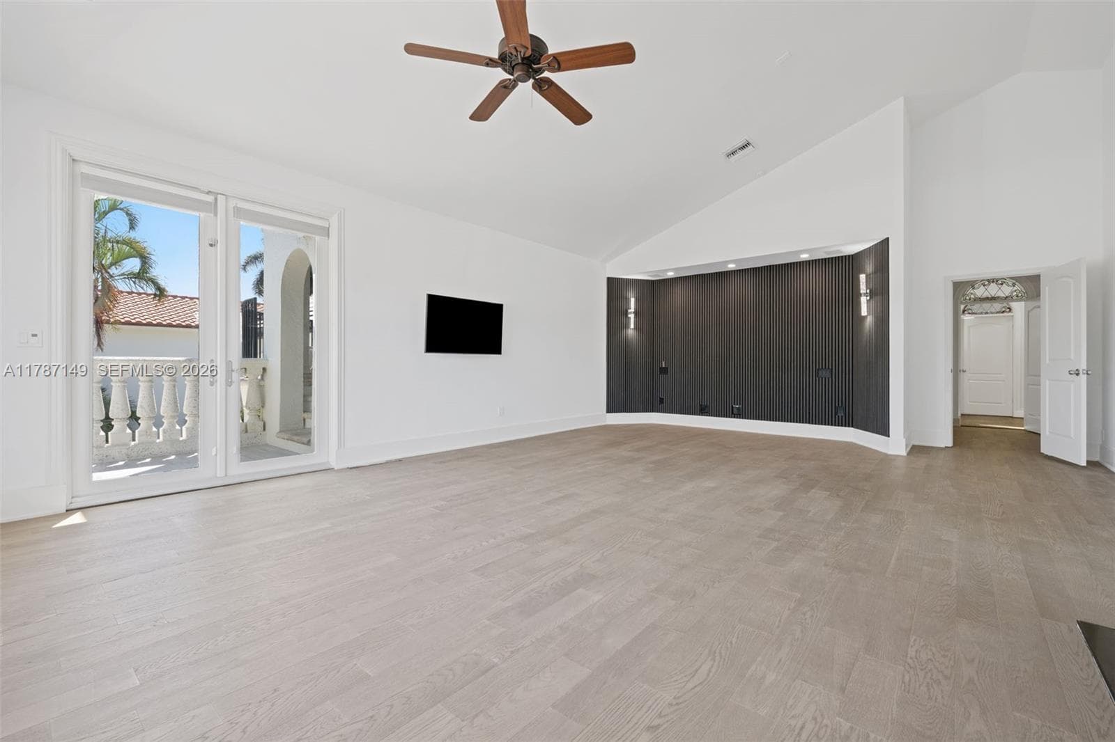 2561 Lucille Dr