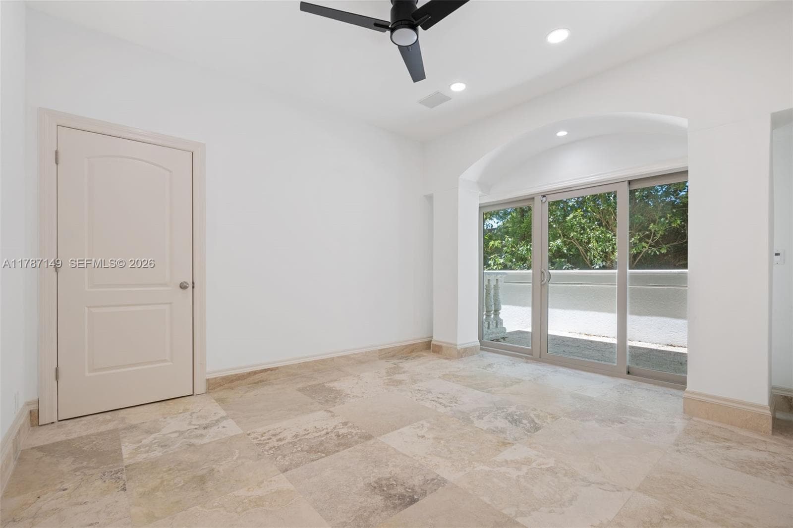 2561 Lucille Dr