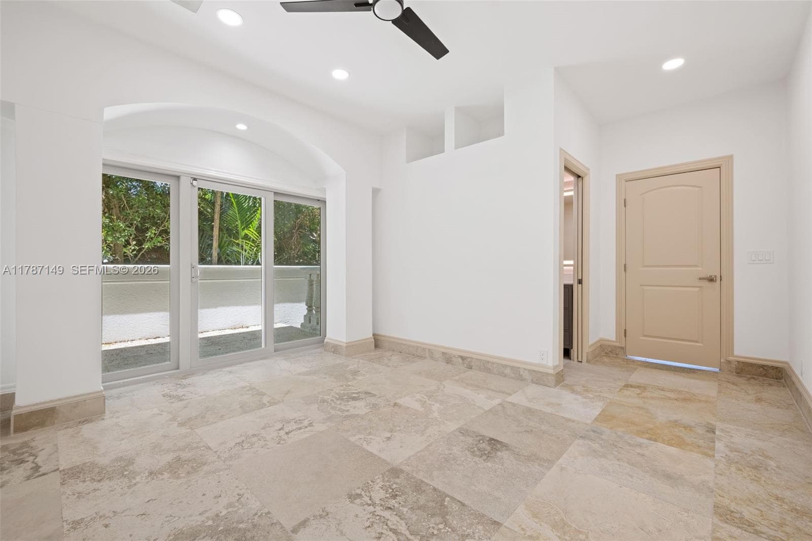 2561 Lucille Dr