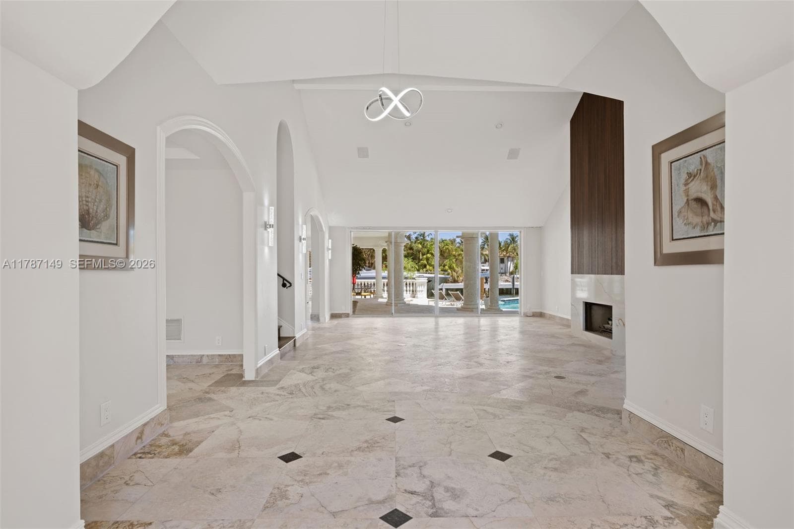 2561 Lucille Dr