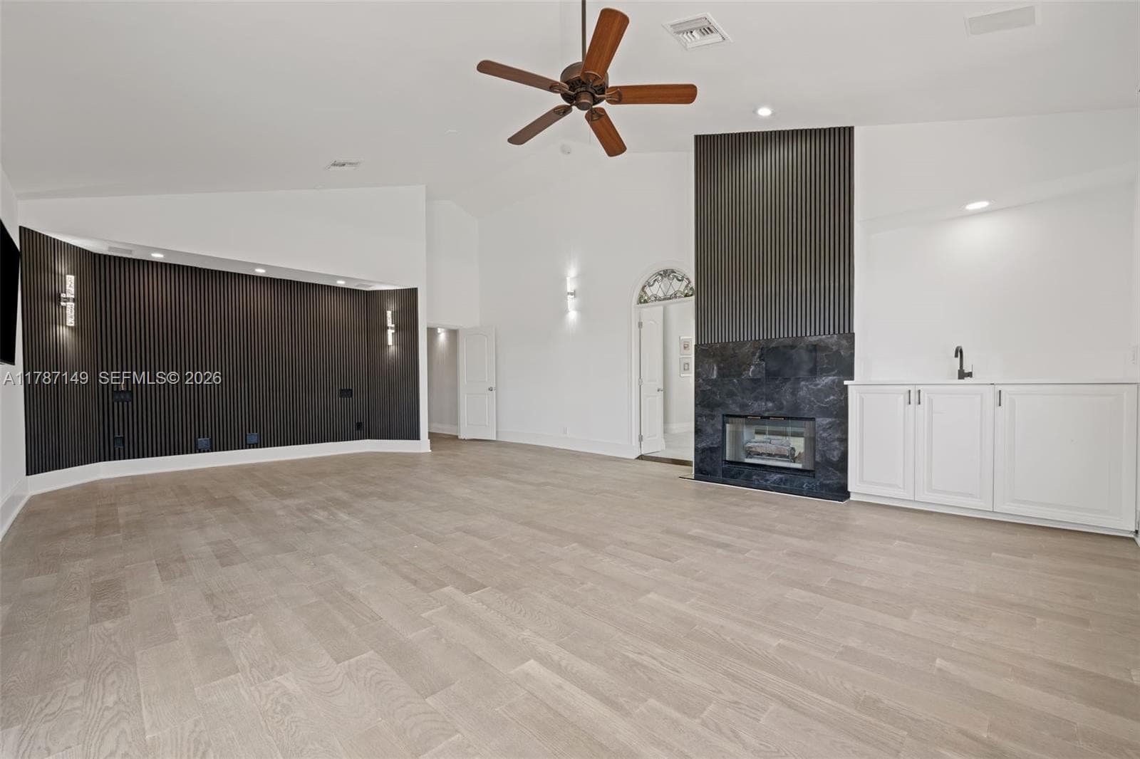 2561 Lucille Dr