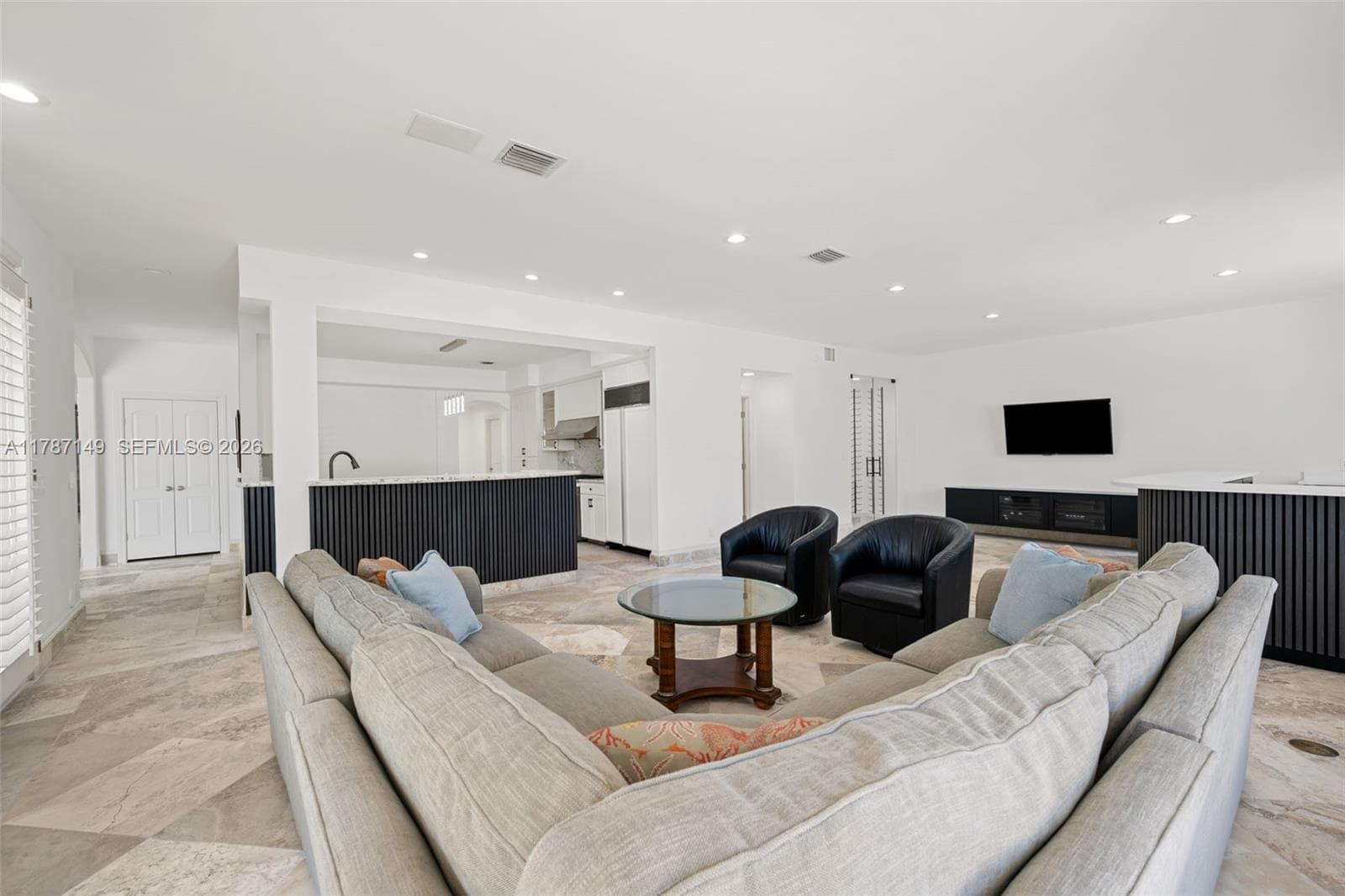 2561 Lucille Dr