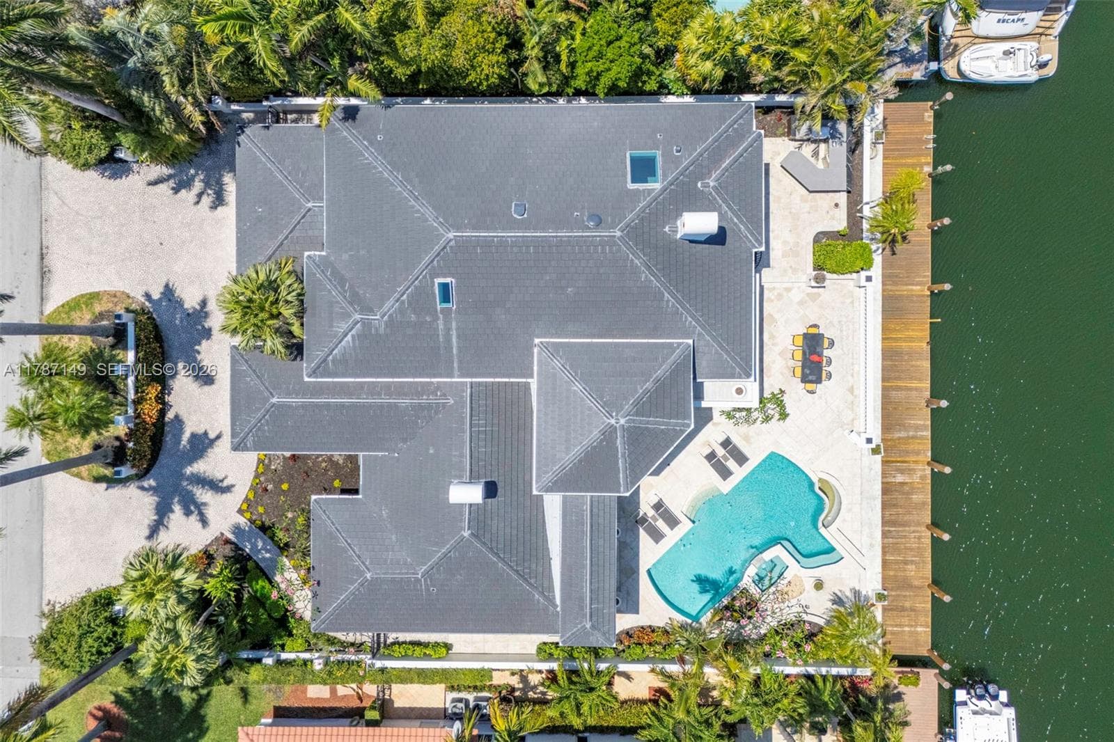 2561 Lucille Dr