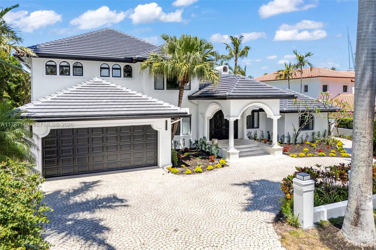2561 Lucille Dr
