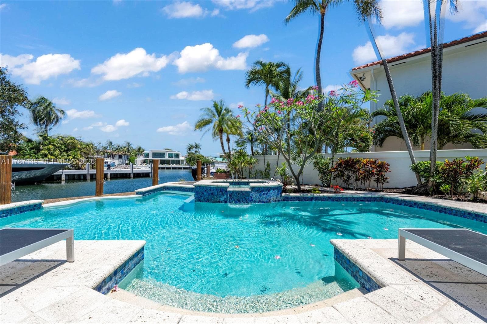 2561 Lucille Dr