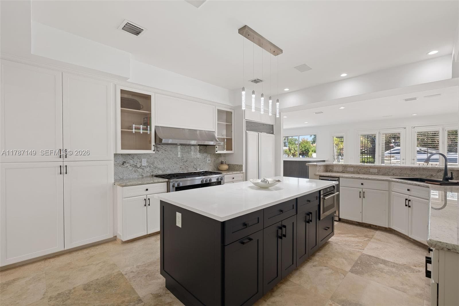 2561 Lucille Dr