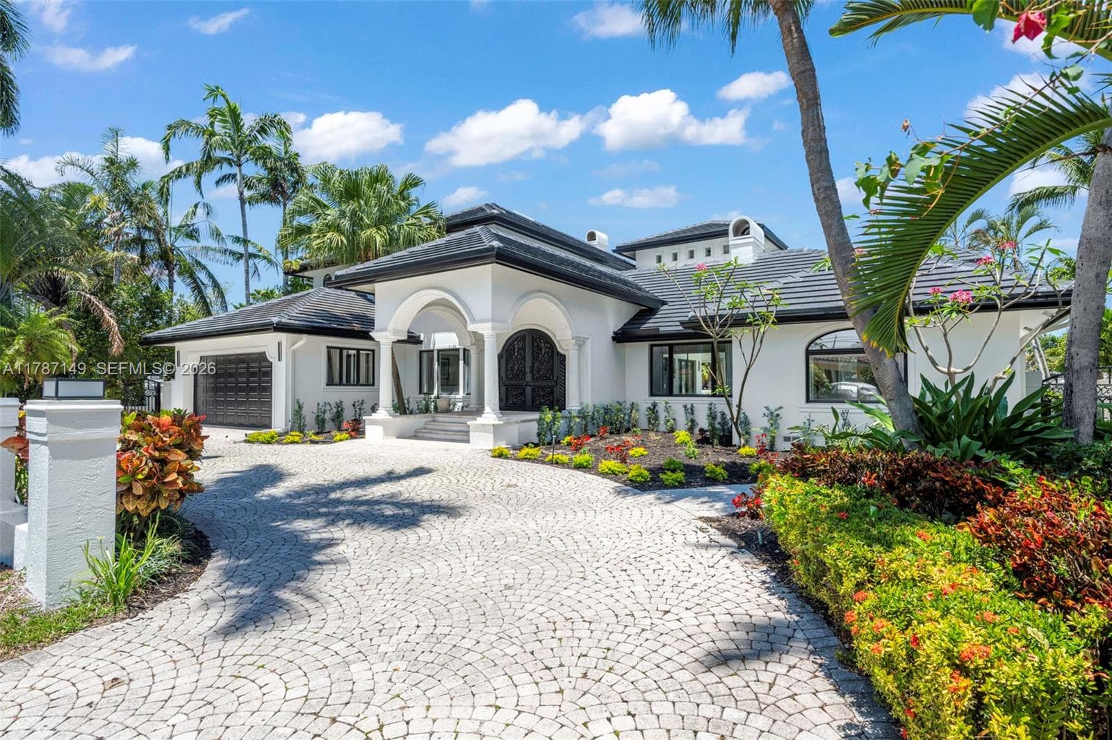 2561 Lucille Dr