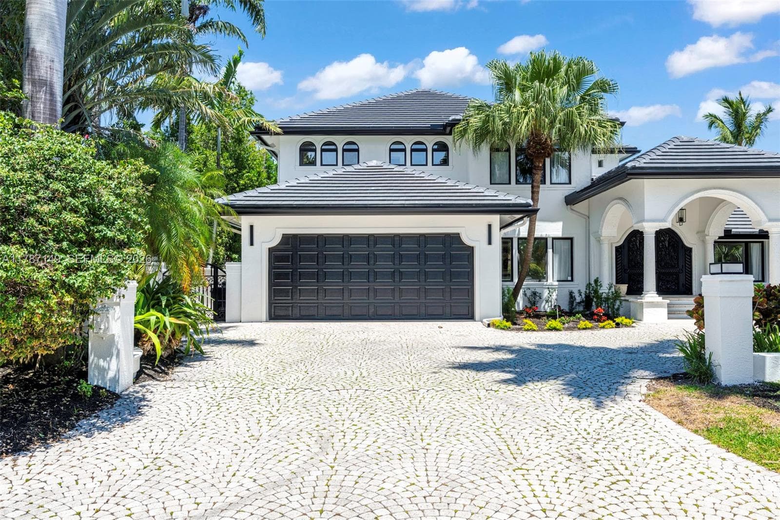 2561 Lucille Dr