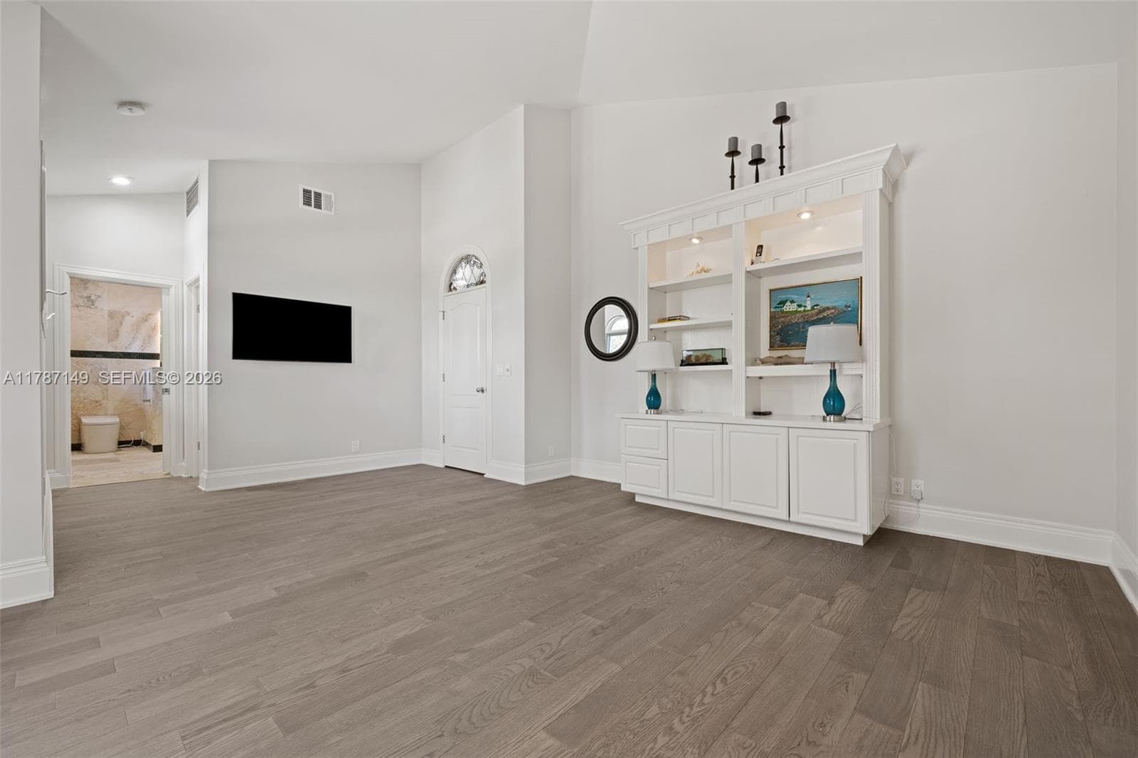 2561 Lucille Dr