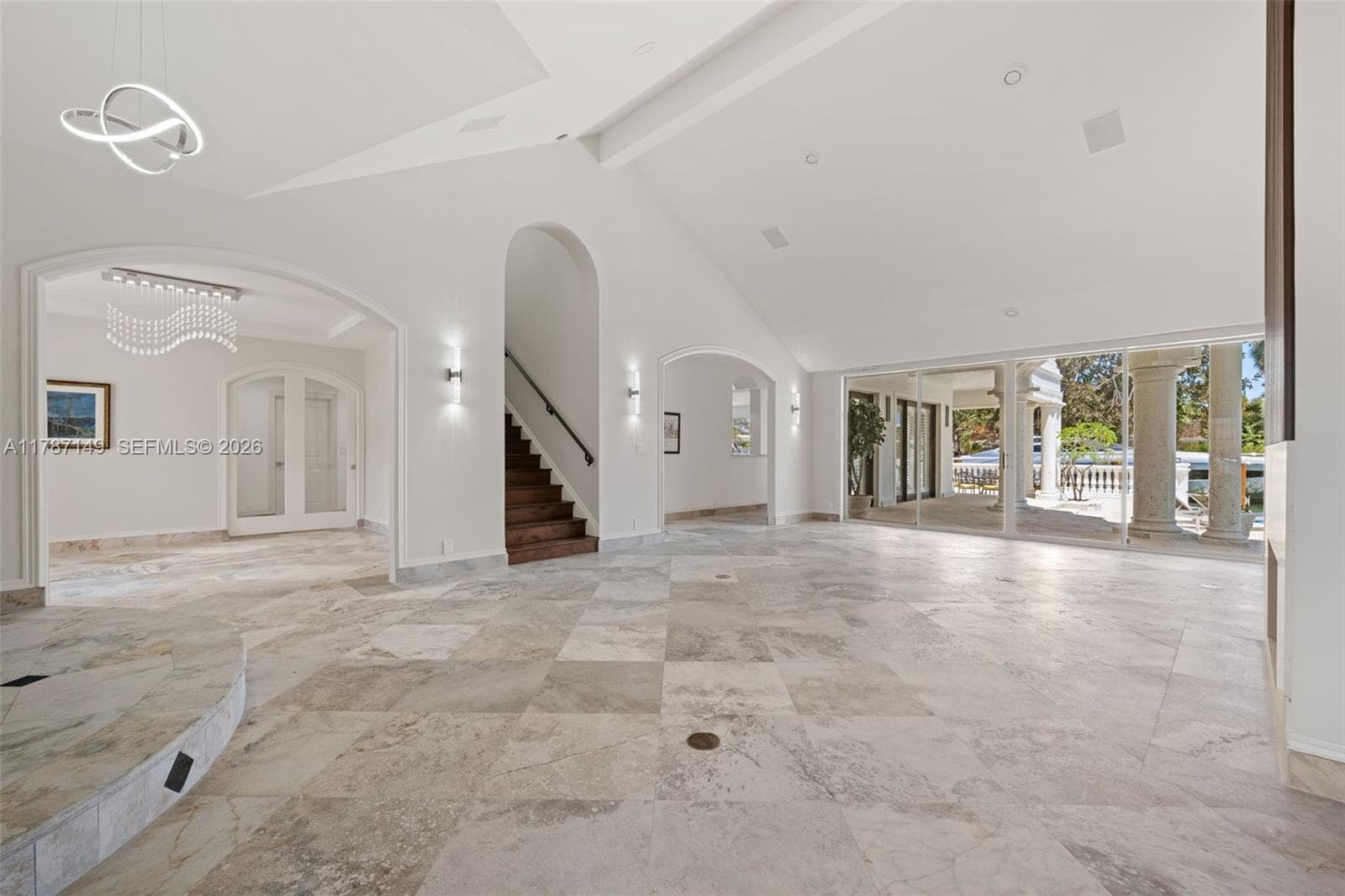 2561 Lucille Dr