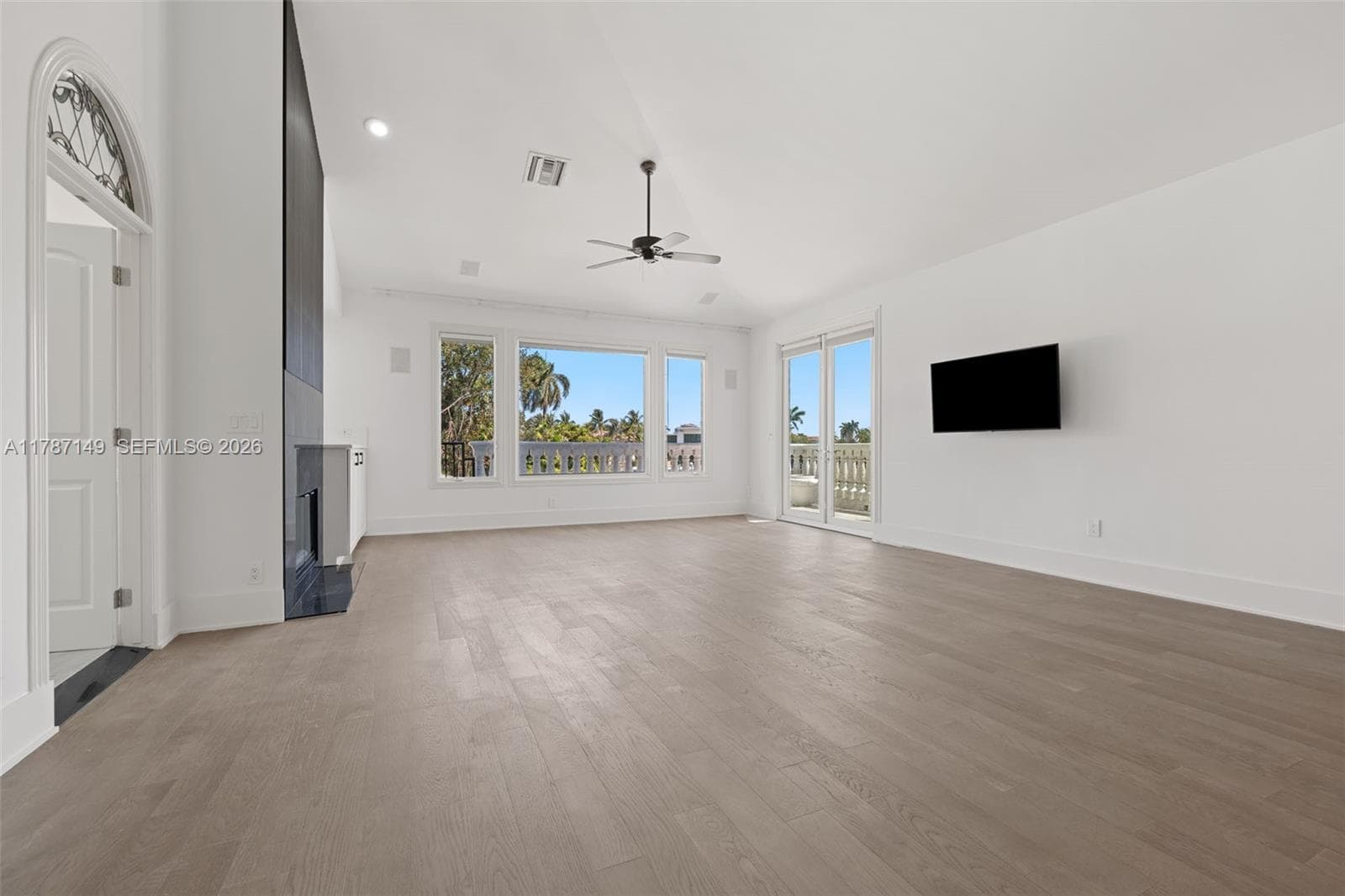 2561 Lucille Dr