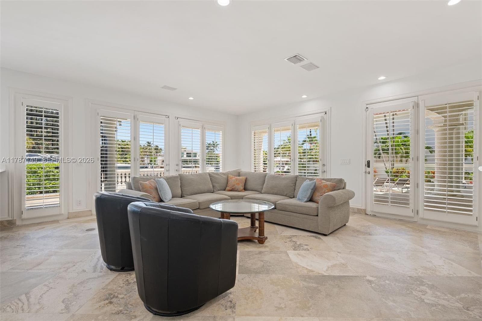 2561 Lucille Dr