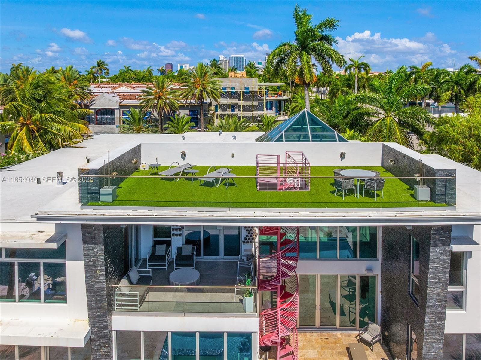 300 Royal Plaza Dr