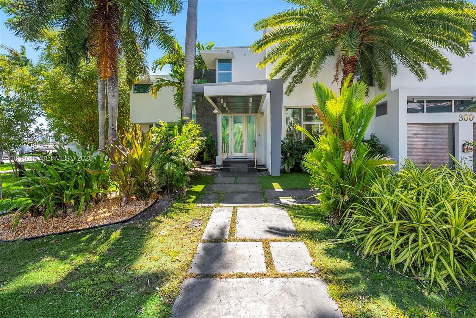 300 Royal Plaza Dr