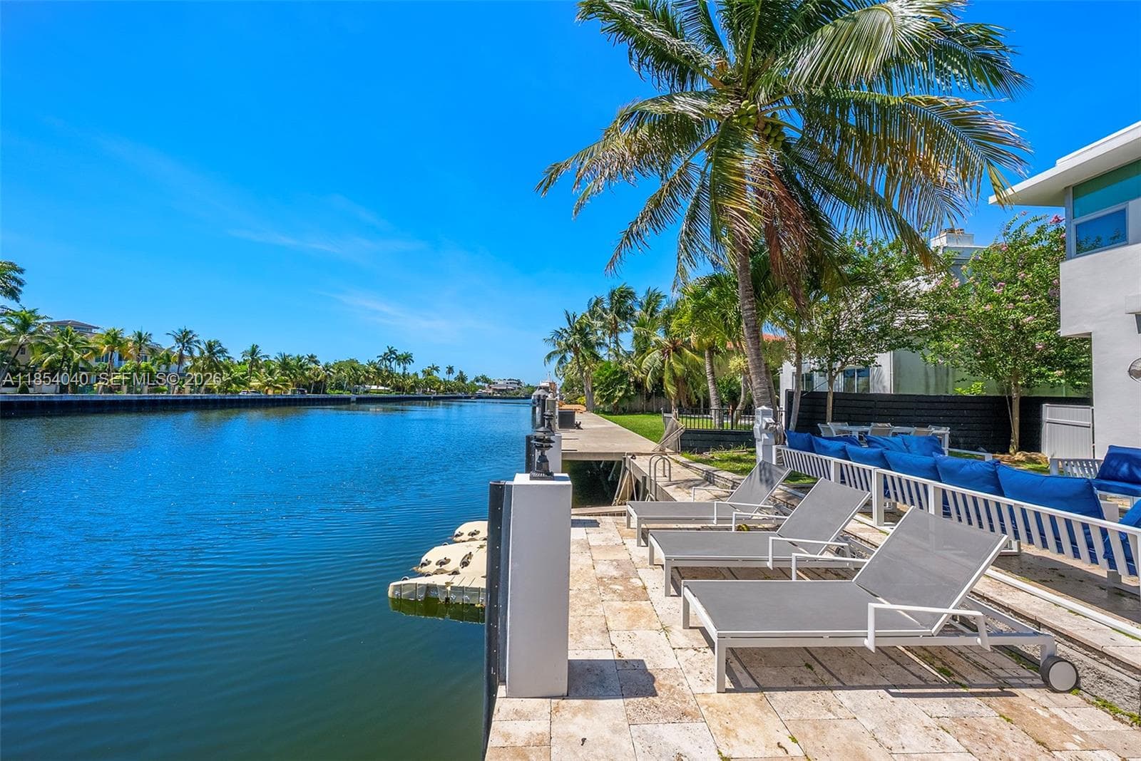 300 Royal Plaza Dr