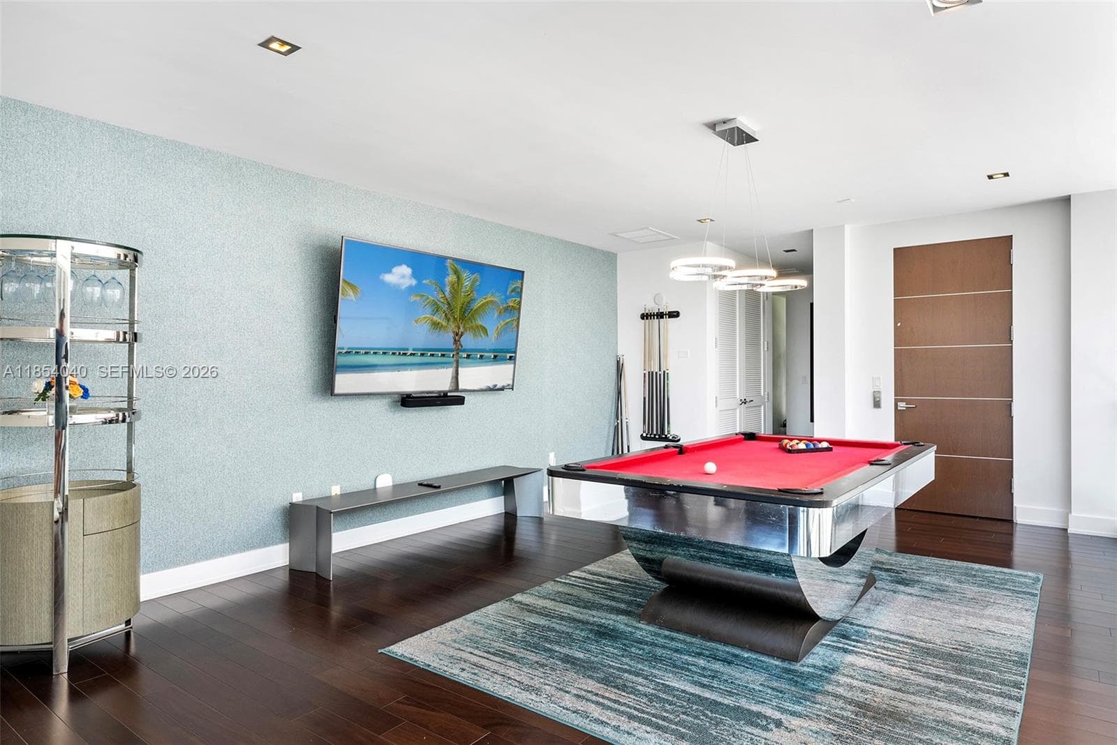 300 Royal Plaza Dr