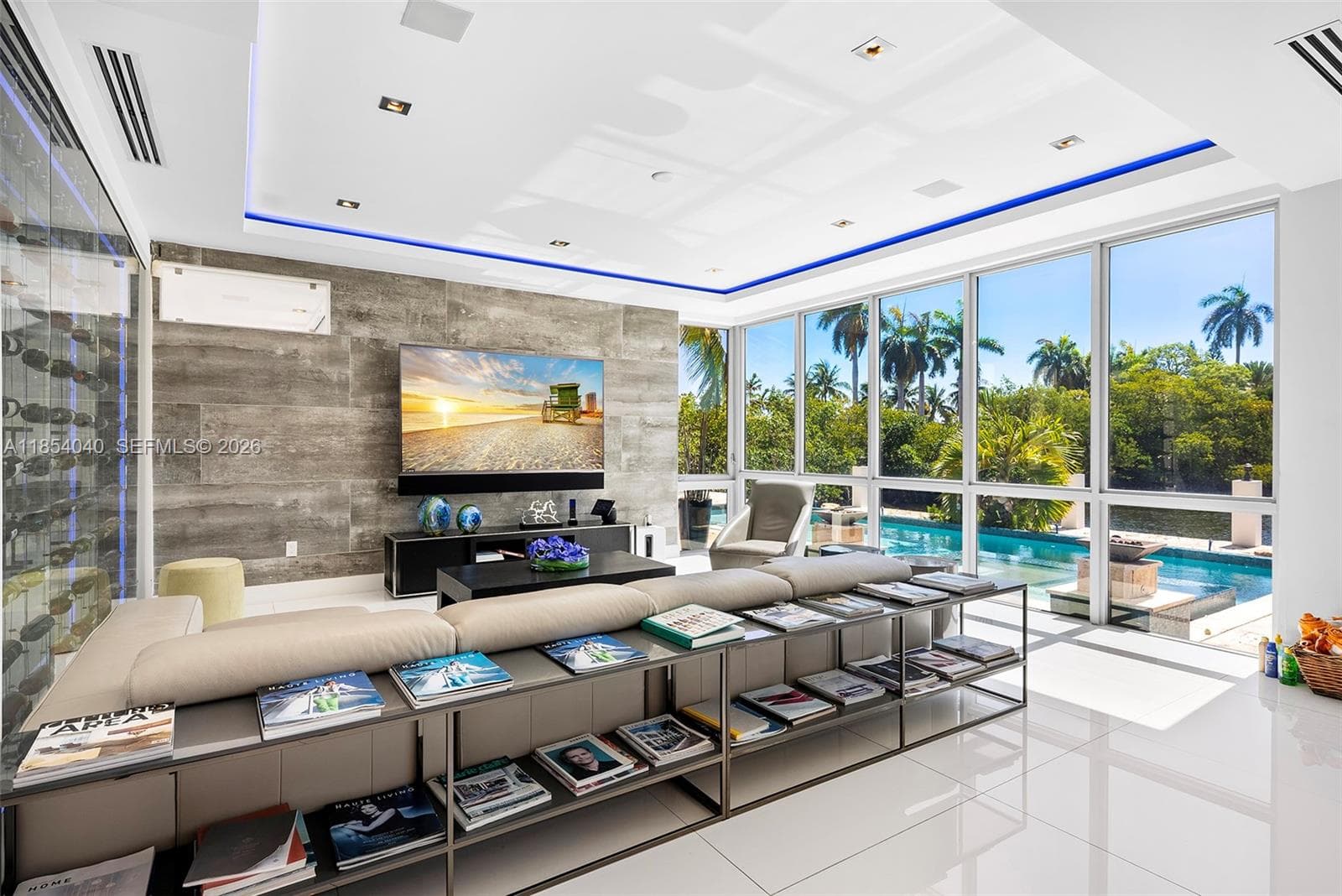 300 Royal Plaza Dr
