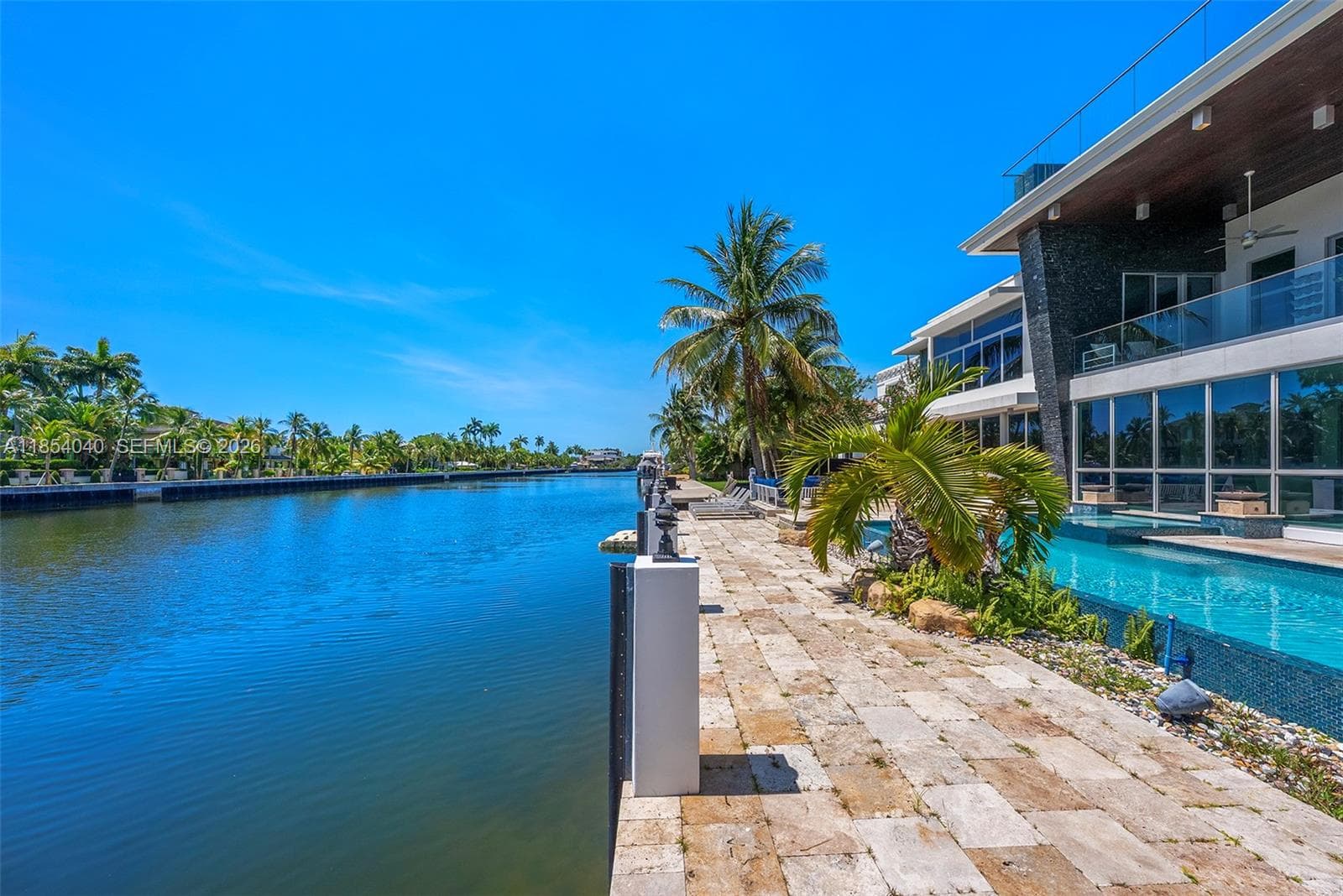 300 Royal Plaza Dr