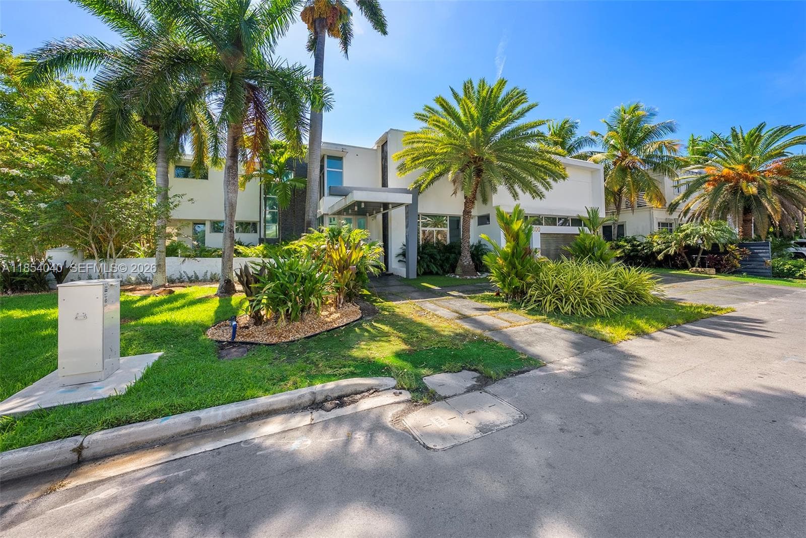 300 Royal Plaza Dr