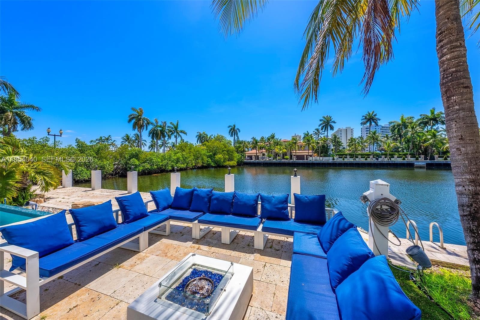 300 Royal Plaza Dr