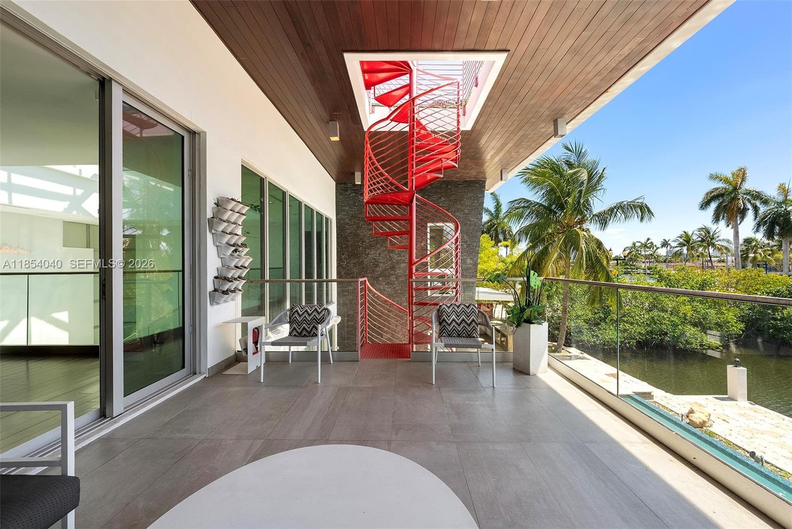 300 Royal Plaza Dr