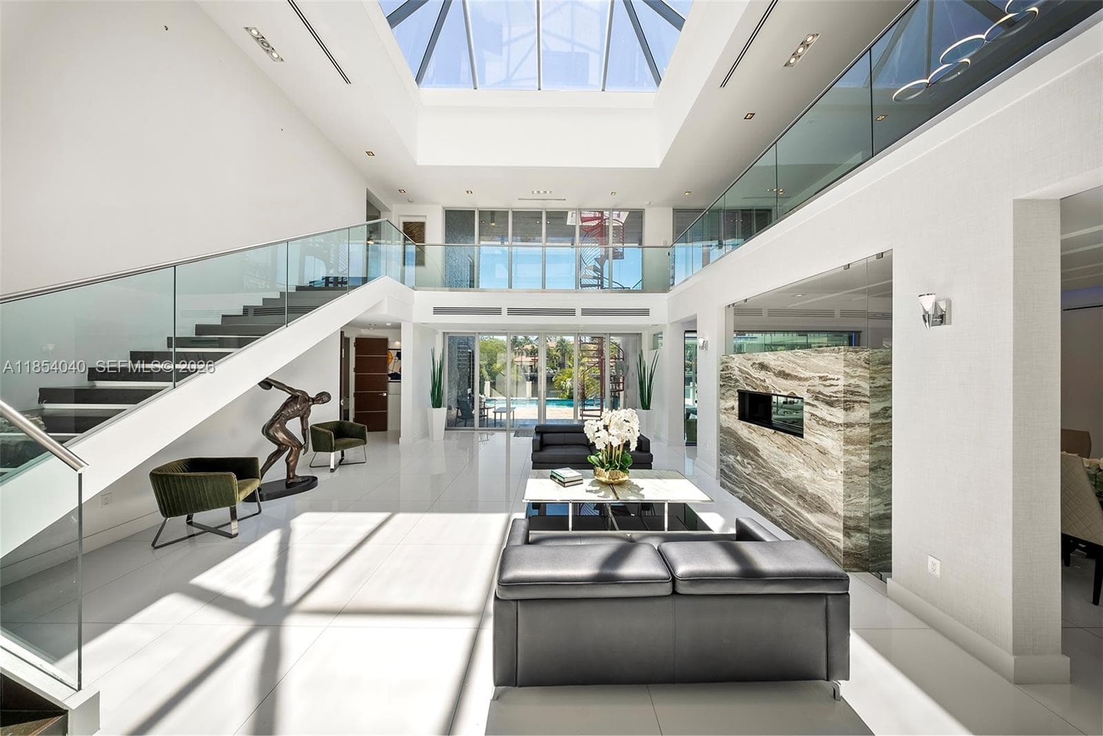 300 Royal Plaza Dr