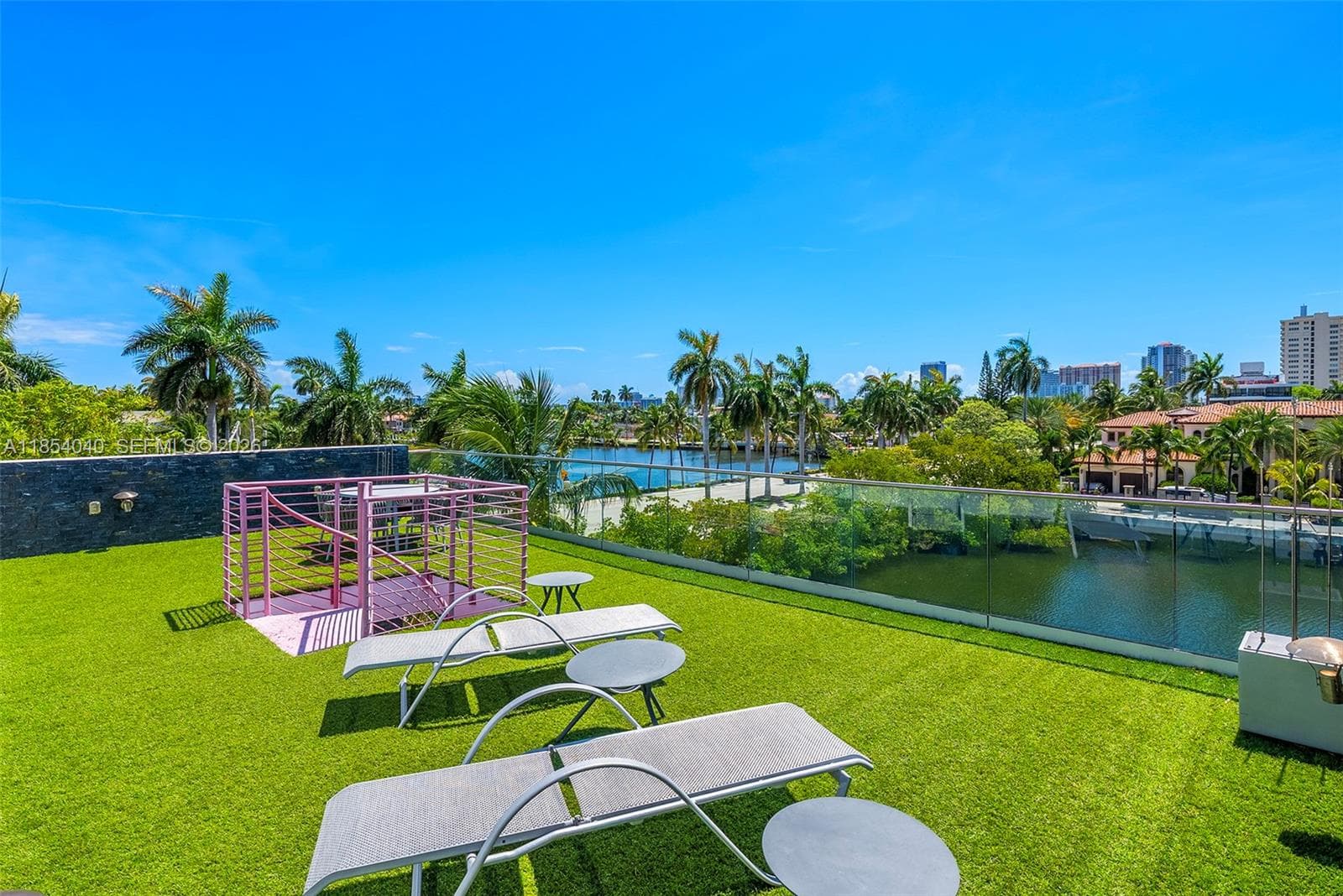 300 Royal Plaza Dr