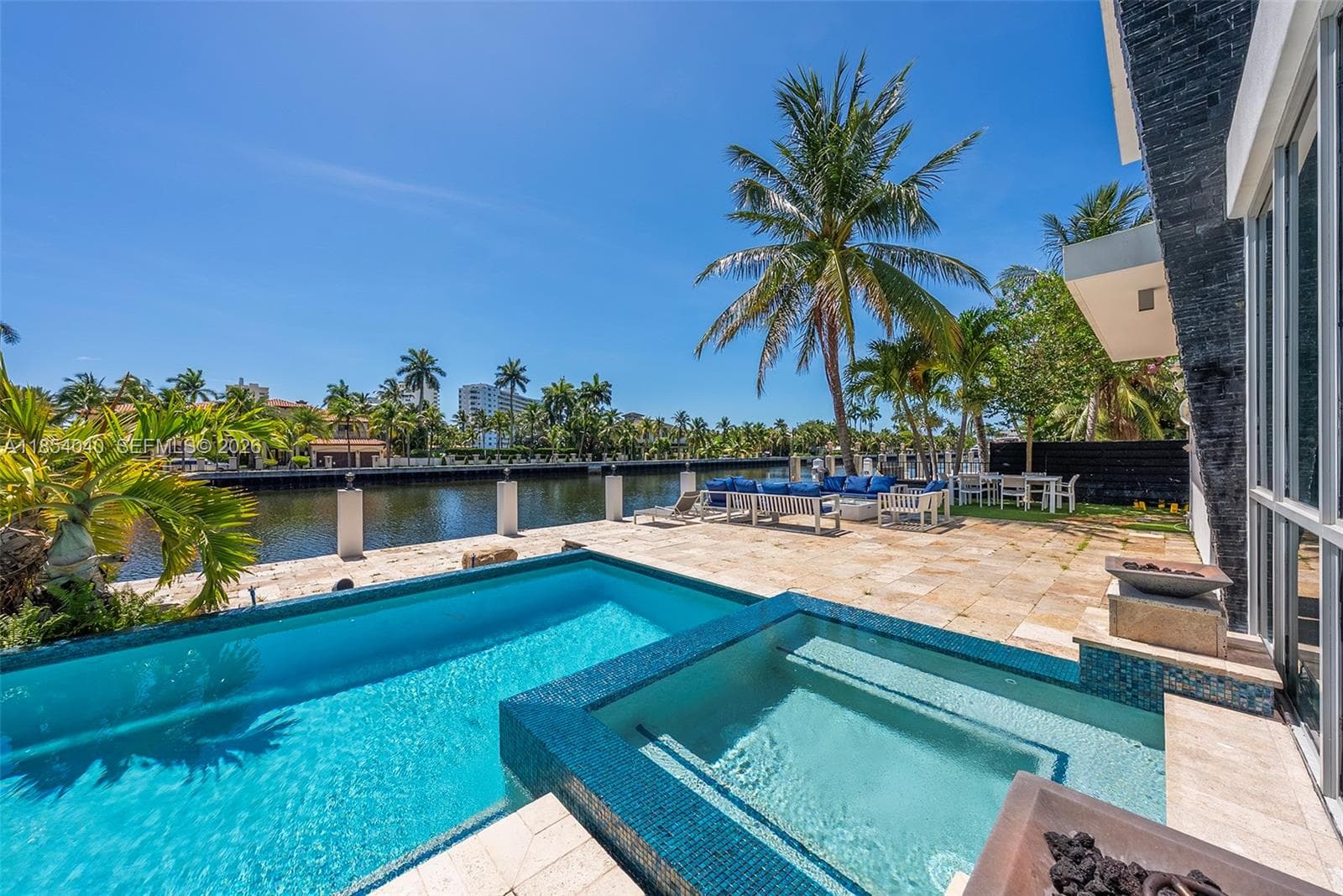300 Royal Plaza Dr