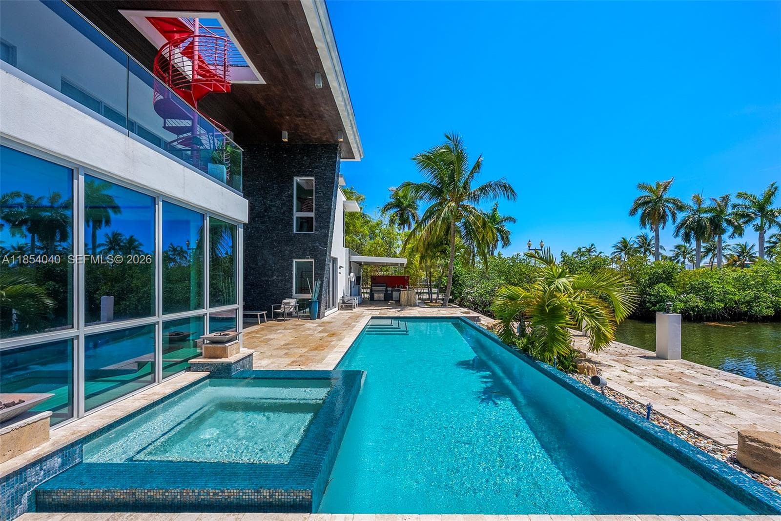 300 Royal Plaza Dr